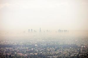 NAUČNICI ZABRINUTI: Strahuju da bi zagađenje vazduha moglo da utiče na nove talase korona virusa
