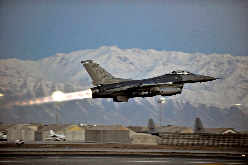 AMERIČKI LOVCI PADAJU KAO NIKAD DO SAD: Srušio se avion u Novom Meksiku! Ovo je 5. pad F-16 od maja!