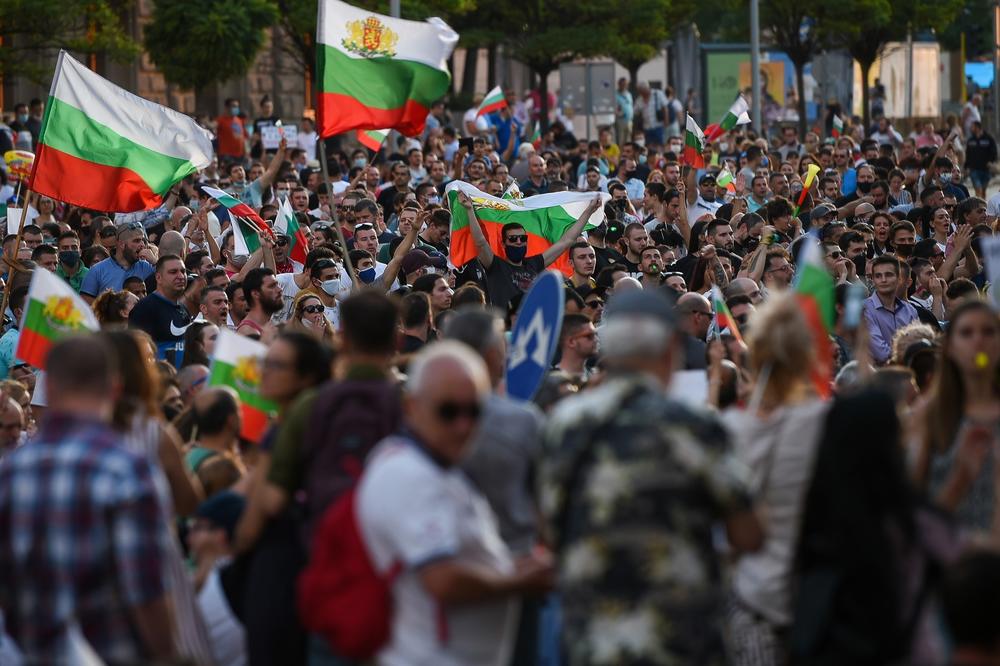 PROTESTI ISPRED BUGARSKOG PARLAMENTA: Zahtevaju ostavku Borisova, na ulice izvedena i žandarmerija (VIDEO)