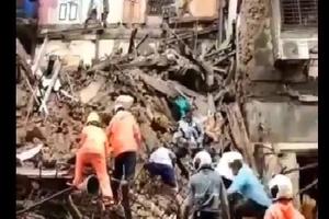 HOROR U INDIJI: Obilne kiše srušile zgradu u finansijskom centru! Ruševine kriju zarobljene stanare! (VIDEO)