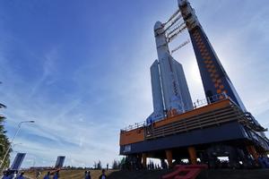 KINEZI SPREMNI ZA MARS: Raketa postavljena, čeka lansiranje! Dugi marš 5 kreće u pohod na Crvenu planetu (FOTO)