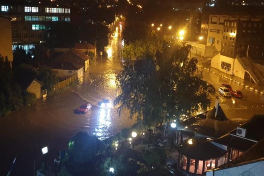 POTOP U NIŠU: Nevreme i jaka kiša poplavili ulice, voda stiže do kuća