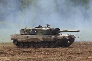 SVE VEĆI PRITISAK NA ŠOLCA DA ISPORUČI ORUŽJE UKRAJINI: Nemačka bi mogla da pošalje tenkove, ali pod jednim uslovom