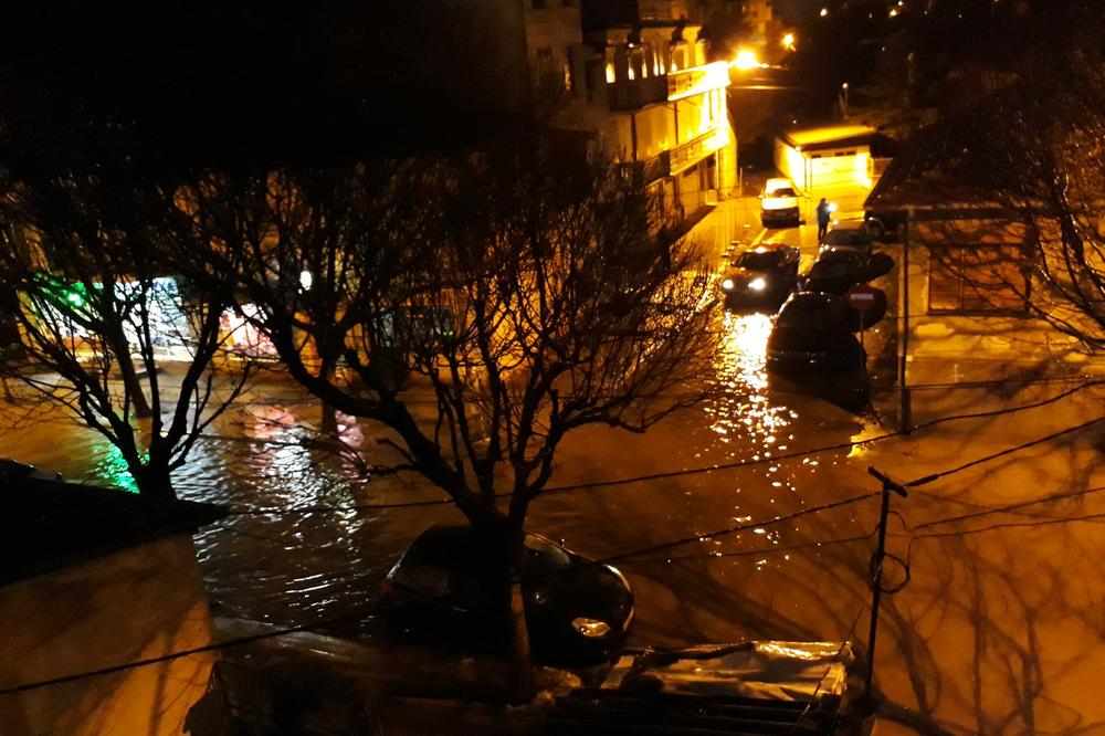 KIŠA OPET NAPRAVILA HAOS U NIŠU: Gradska naselja pod vodom, ljudi u šoku, sprema se evakuacija najugroženijih porodica