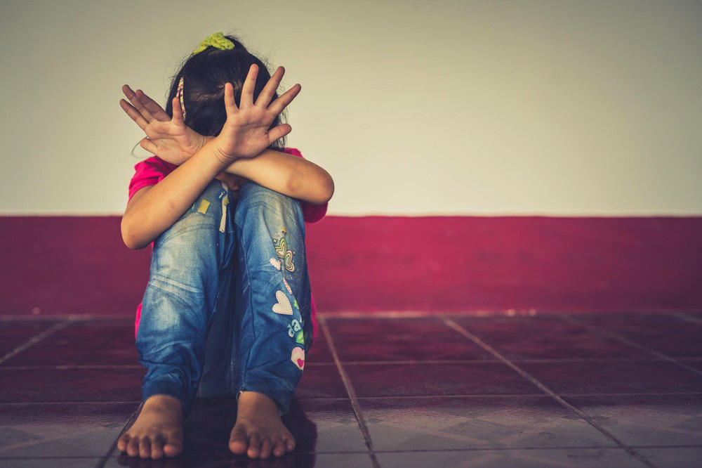 UŽAS U NIŠU: Mladić silovao devojčicu kojoj su njegovi roditelji bili hranitelji