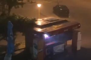 SNAŽNO NEVREME POGODILO TUZLU: Ulice poplavljene, vetar lomio drveće, proglašeno stanje prirodne nesreće (VIDEO)