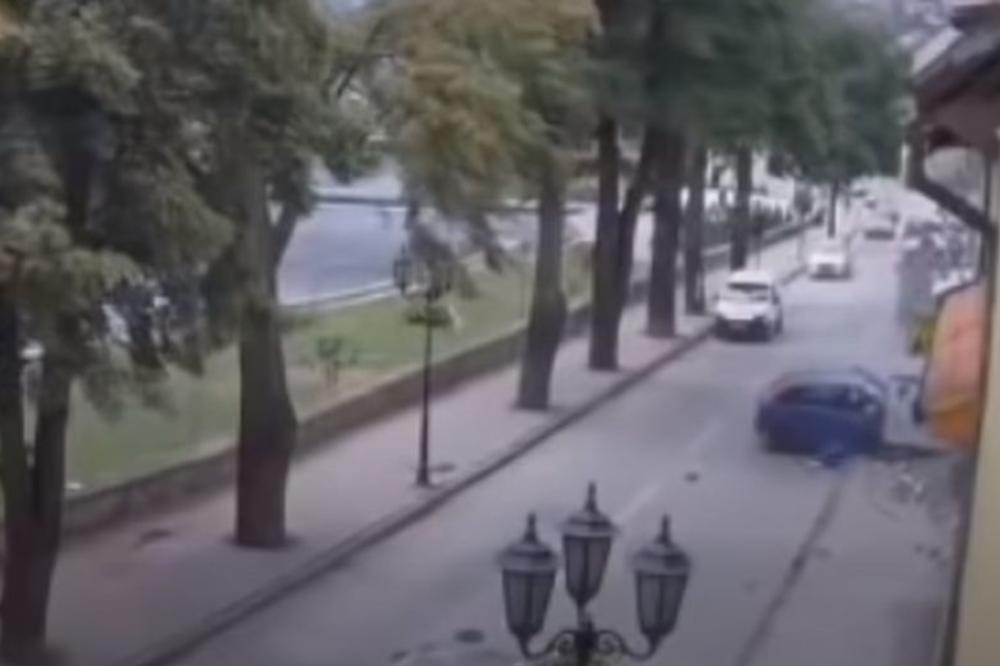 BOSANAC BEŽAO OD POLICIJE PA IZAZVAO NESREĆU: Jurio autom kroz Visoko, izgubio kontrolu, pa udario u 3 izloga (VIDEO)