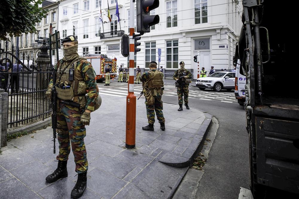 NE SVIĐAJU MU SE KORONA MERE PA MOLOTOVLJEVIM KOKTELOM NA PARLAMENT: Belgijanac (36) nije ekstremista već ljut na vladu!