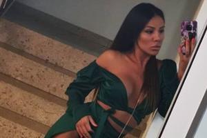 CELA SANDRINA ZADNJICA GOLA I U PRVOM PLANU: Afrika legla preko dušeka, a Instagram se USIJAO od VRELINE! (FOTO 18+)