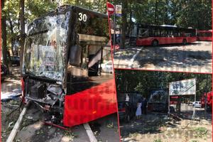 PRVE SLIKE S MESTA UŽASA NA MILJAKOVCU: Autobus priklještio ženu uz drvo, šoferka se potpuno raspala FOTO