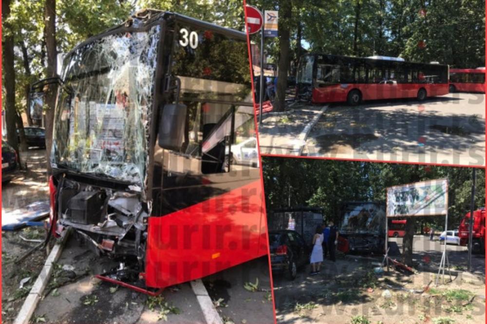 PRVE SLIKE S MESTA UŽASA NA MILJAKOVCU: Autobus priklještio ženu uz drvo, šoferka se potpuno raspala FOTO