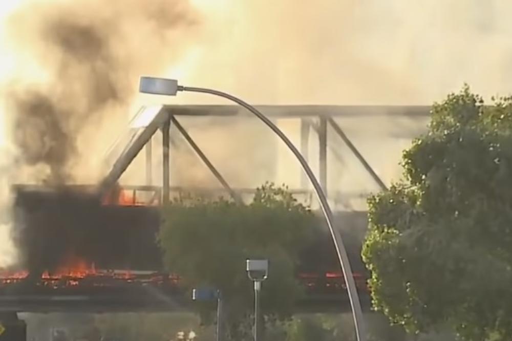 HOROR U ARIZONI: Na srušenom mostu gori voz, vatrogasci nemoćni da obuzdaju stihiju (VIDEO)