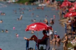 BEOGRAĐANI SE BANJAJU, LONČAR UPOZORAVA: Ako ne poštujete mere, ograničićemo broj kupača na Adi!