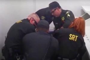 OPET JE AFROAMERIKANAC PREMINUO POSLE POLICIJSKE TORTURE: Pretučen tokom hapšenja, umro u bolnici (UZNEMIRUJUĆI VIDEO)
