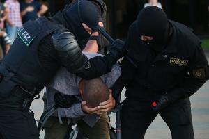 PALA HAPŠENJA U MINSKU: Beloruska policija privela osumnjičene za koordiniranje masovnih protesta