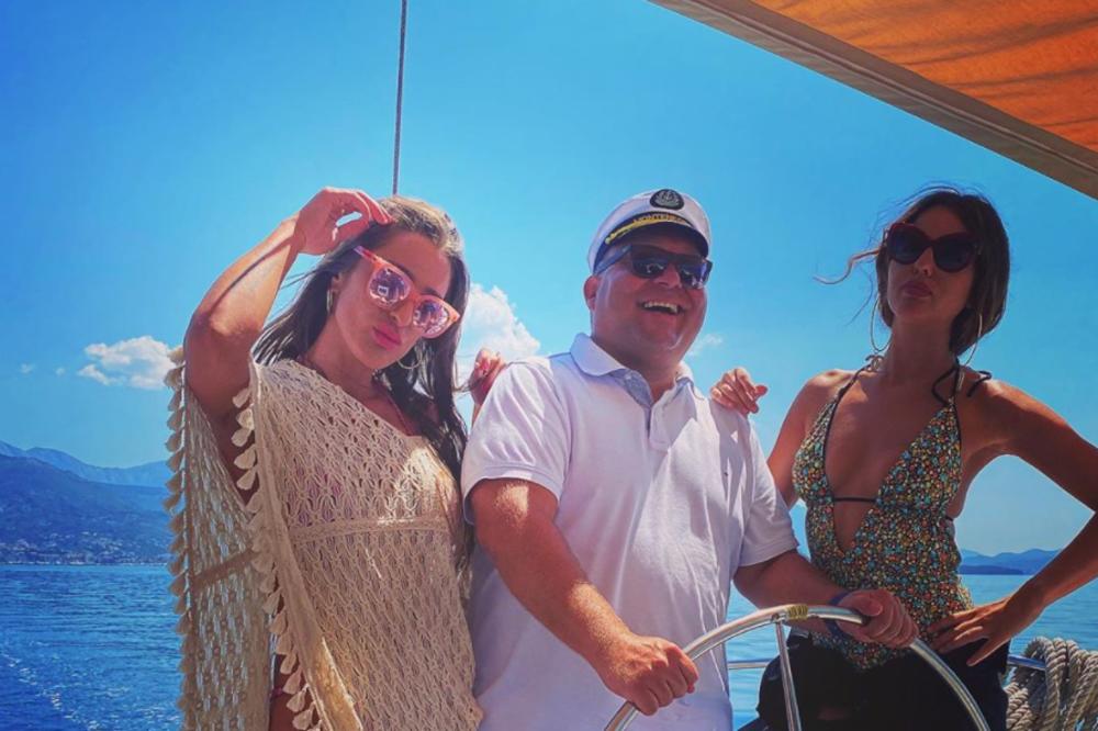 POTPREDSEDNIK PARTIZANA PROVOZAO NAJLEPŠU ŽENU EVROPE! Vuletić na brodu uživao u društvu atraktivne Crnogorke! FOTO
