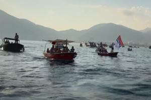 U ODBRANU SVETINJA I S MORA: Litije krenule barkama i čamcima, NEVEROVATAN PRIZOR u Budvi (VIDEO)