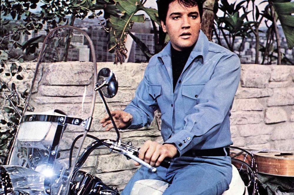 KRALJ ROKENROLA UMRO JE NA DANAŠNJI DAN: Elvisa svi pamte po hitovima i skandalima, a ovo su TEORIJE o njegovoj SMRTI!