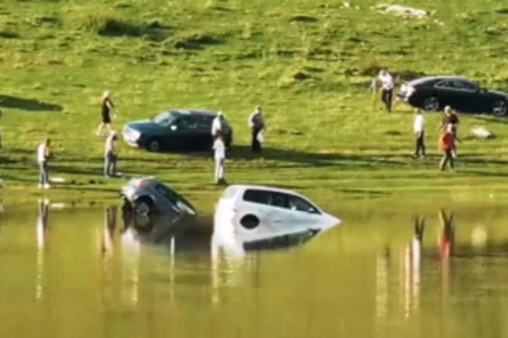 POGLEDAJTE ŠOK-PRIZOR U SRBIJI: Jezero progutalo automobile, turisti nemo posmatrali nestvarnu scenu VIDEO