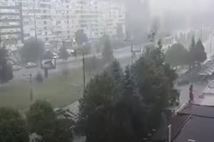 NEVREME STIGLO U BOSNU: Sarajevske ulice pod vodom, u Visokom vozači morali da čekaju da prođe kijamet (VIDEO)