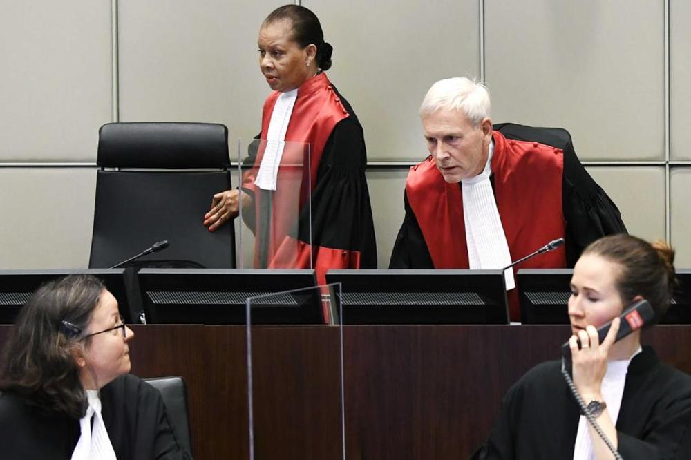 UGLEDNI PROFESOR PRAVA SA HARVARDA ALEN DERŠOVIC: Međunarodni sud pravde u Hagu nije međunarodni, nije sud i ne služi pravdi