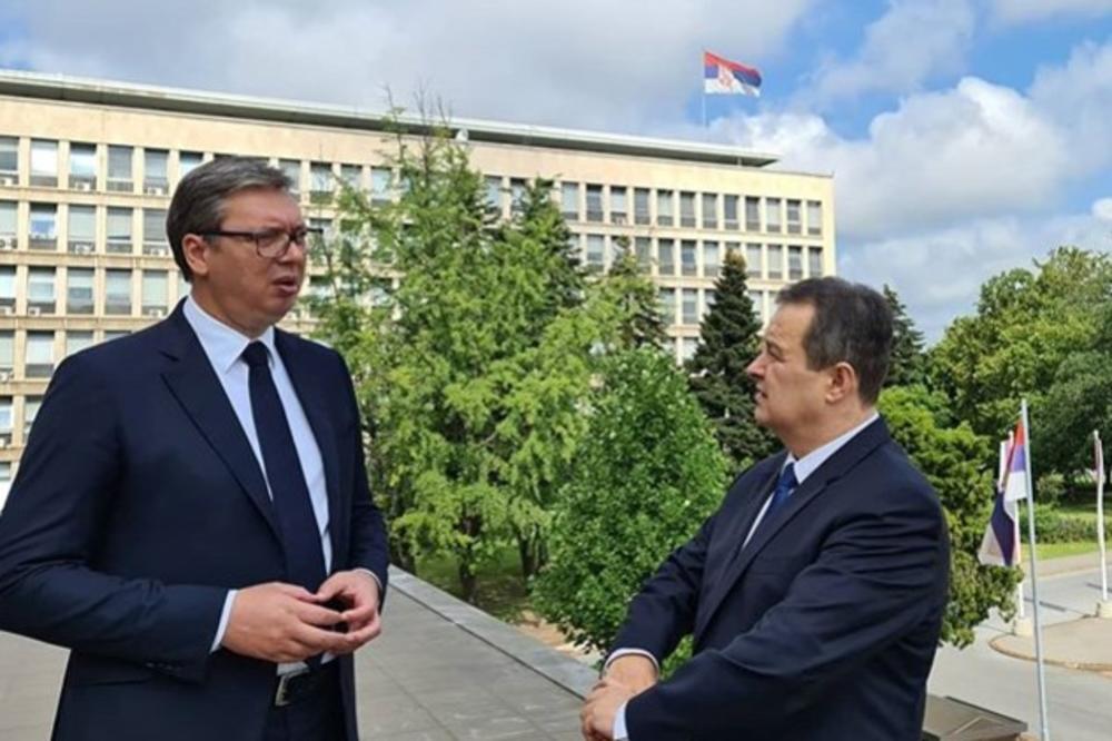 SAZNAJEMO: Vučić i Dačić sastaju se sutra u prostorijama SNS! Pada odluka o listi za izbore!