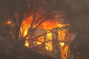 DRAMA U KALIFORNIJI: Srušio se helikopter tokom gašenja požara, poginuo pilot (VIDEO)