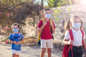 MAKEDONSKI PEDIJATAR: Dugotrajno nošenje maski može da bude štetno za decu!