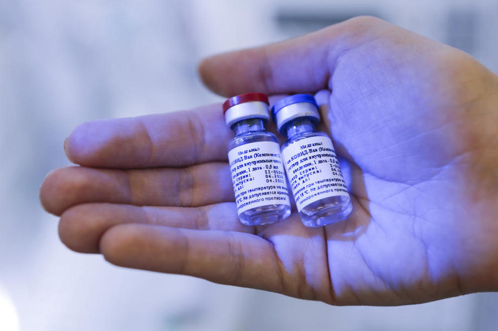 OGLASIO SE I TVORAC RUSKE VAKCINE PROTIV KORONE: Evo koliko antitela ima čovek posle 8 meseci od vakcinacije
