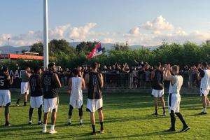 KAKAV DOČEK! Grobari BAKLJADOM iznenadili košarkaše Partizana u Vrnjačkoj banji! VIDEO
