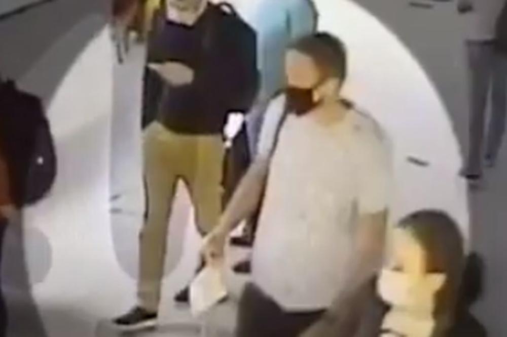 EVO KO JE NAVALJNOM DONEO ČAŠU SA ČAJEM: Novi snimak sa aerodroma pre nego što je opozicionar završio u bolnici (VIDEO)