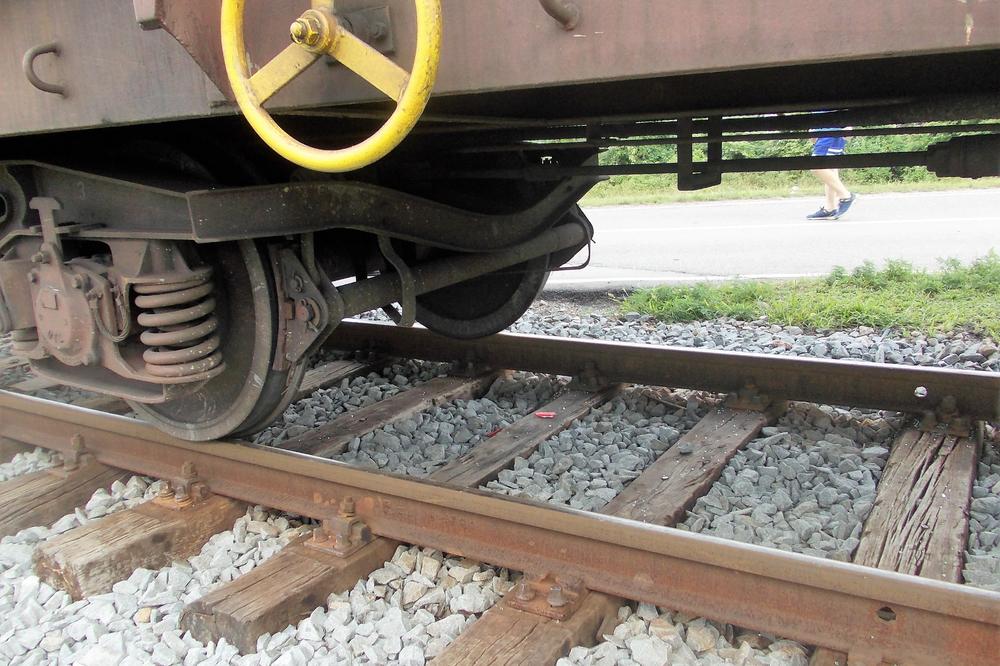 OBUSTAVLJEN SAOBRAĆAJ: Teretni voz iskliznuo sa šina na pruzi Kraljevo-Požega