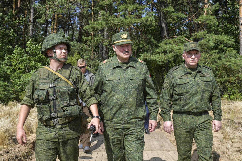 DA JA NISAM PREDSEDNIK SMRVILI BI BELORUSIJU: Lukašenko upozorio na zveckanje oružjem na zapadnoj granici!