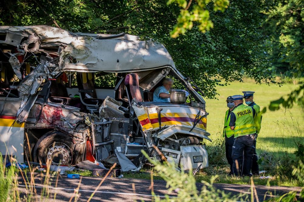 STRAVIČNA NESREĆA U POLJSKOJ: Sudar autobusa i kombija, devetoro ljudi izgubilo život, sedmoro povređeno