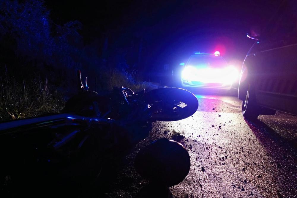 VELIKA TRAGEDIJA KOD ĆUPRIJE: U sudaru poginuli motociklista (42) i mladić na traktoru (17)