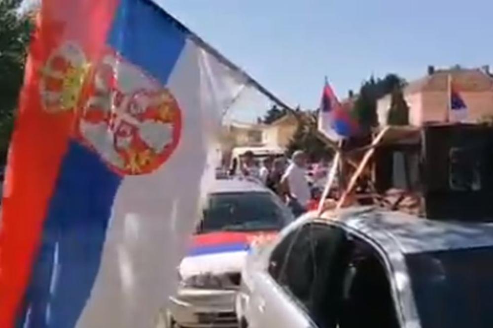 NAKON BEOGRADA, AUTO-LITIJA I IZ TREBINJA: Više stotina vozila sa trobojkama, podrška za odbranu svetinja u Crnoj Gori!