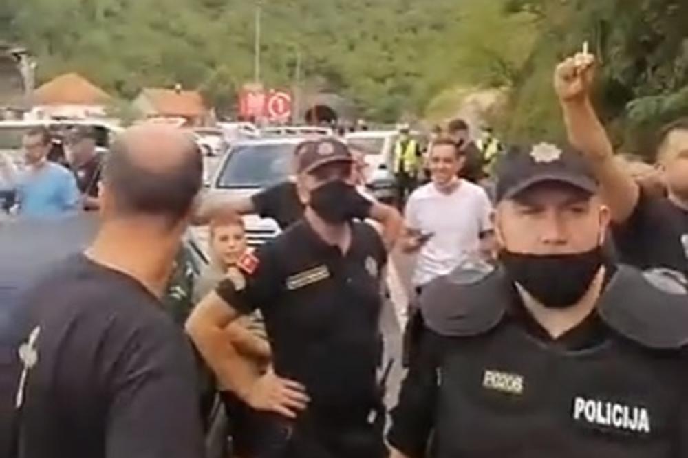 PODGORICA ZABRANJENI GRAD: Crnogorska policija blokira puteve auto-litijama ka gradu! Građani ne odustaju! VIDEO