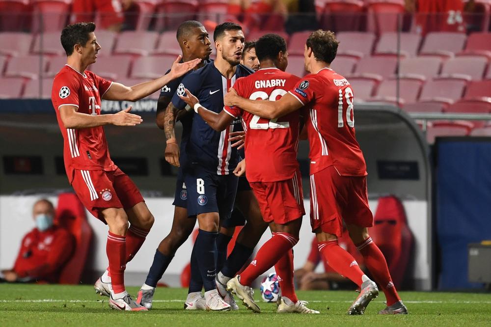 ŽESTOKO NA TERENU! NERVOZA UZELA DANAK: Ozbiljno koškanje igrača Bajerna i PSŽ-a! (FOTO)