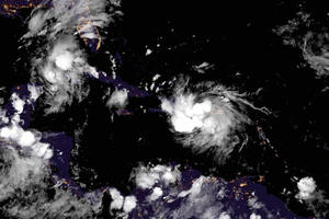 MARKO I LAURA PUSTOŠE KARIBE: Tropske oluje donele vetrove od 100 km na čas, stižu talasi od 2 metra, 11 ljudi stradalo