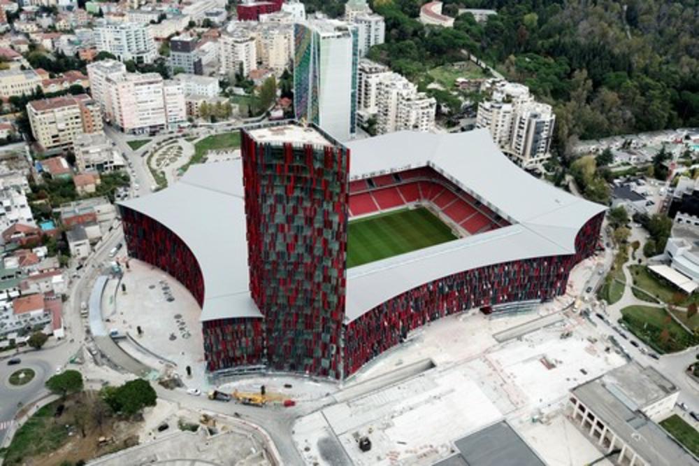 MNOGO POLICIJE OKO STADIONA U TIRANI: Pretresa se svako ko priđe, nema gužve