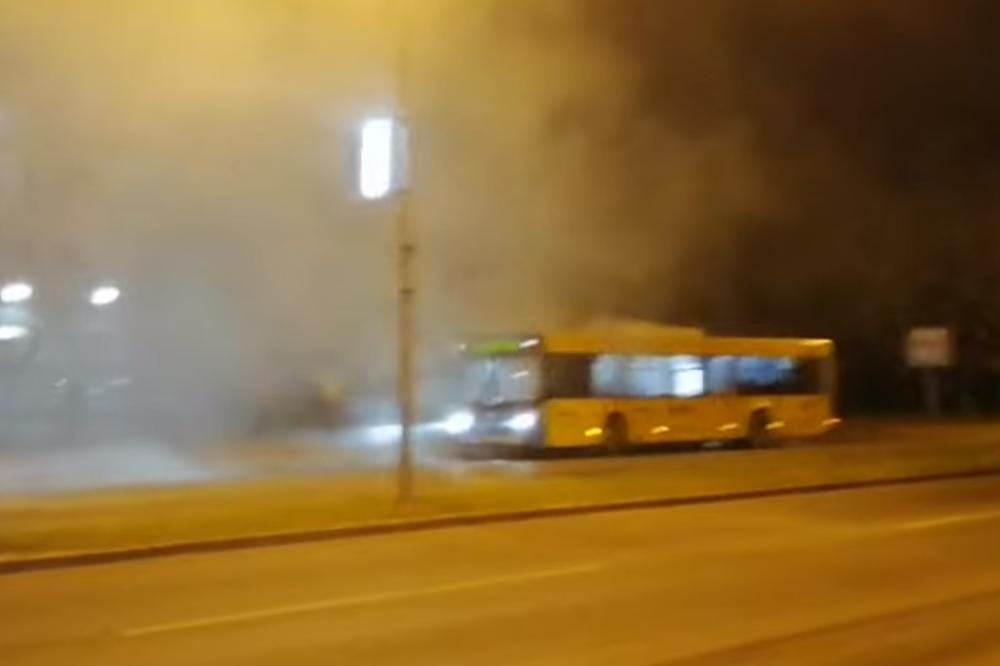 HULIGANI NAPRAVILI HAOS U NOVOM SADU: Izboli mladića, pa hteli bakljom da zapale autobus (VIDEO)