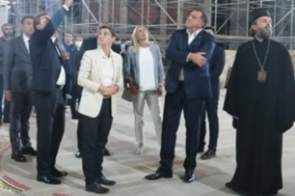OBILAZAK RADOVA: Premijerka Ana Brnabić sa delegacijom iz Republike Srpske posetila Hram Svetog Save