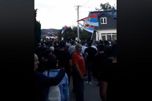 PROTESTI U VIŠE CRNOGORSKIH GRADOVA: Građani nosili ikone i trobojke, skandirali su "Ne damo svetinje"! (VIDEO)