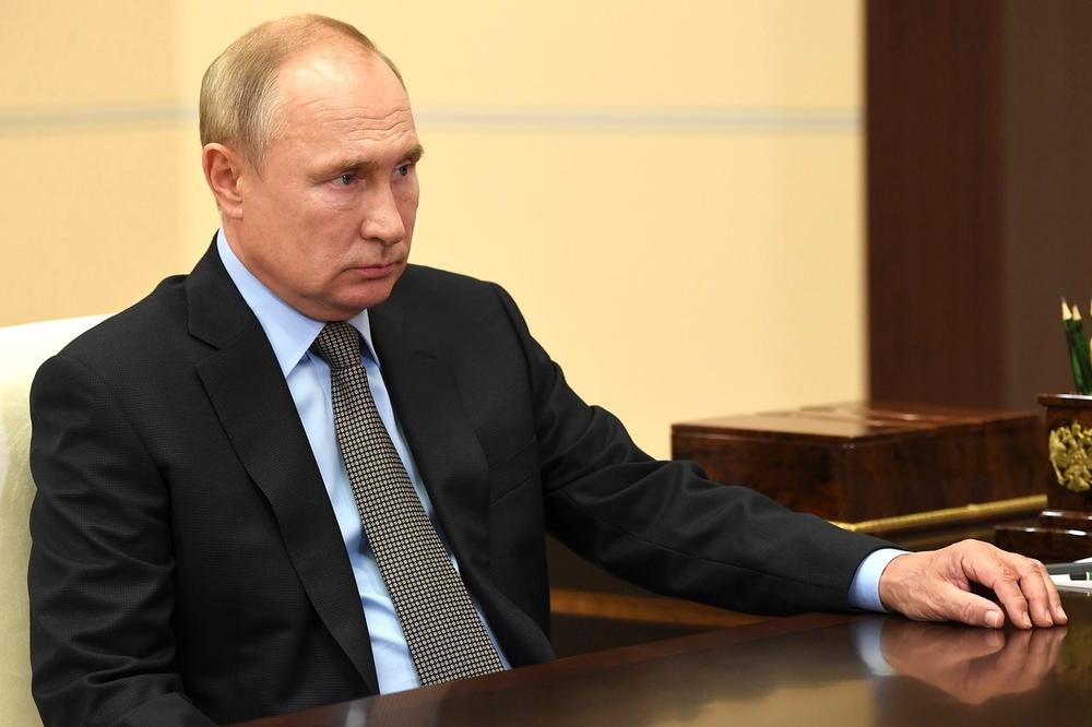 PORTPAROL KREMLJA PORUČIO: Putin će obavestiti javnost ako odluči da primi vakcinu protiv korona virusa