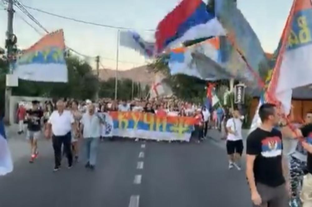 KUČI PEŠKE STIŽU PRED HRAM U PODGORICI: Ustala je Crna Gora, svetinja se branit mora! (VIDEO)