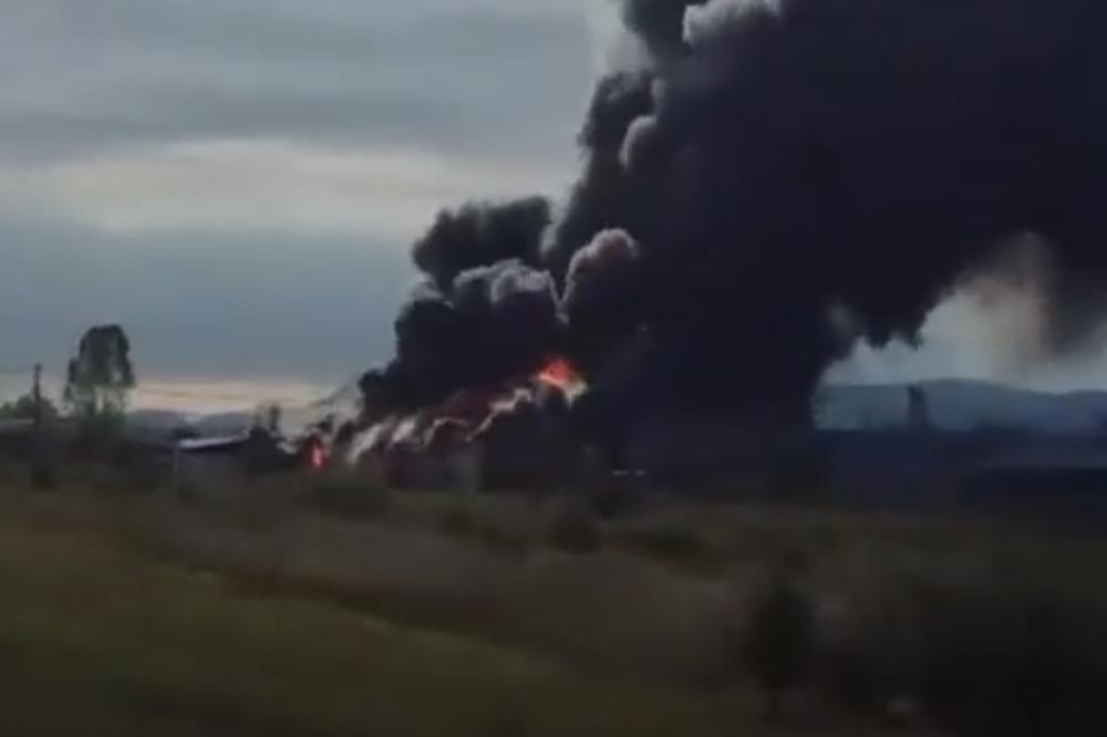 VELIKI POŽAR U NIŠU: Vatrogasci gase zapaljene pogone fabrike za proizvodnju boja i lakova (VIDEO)