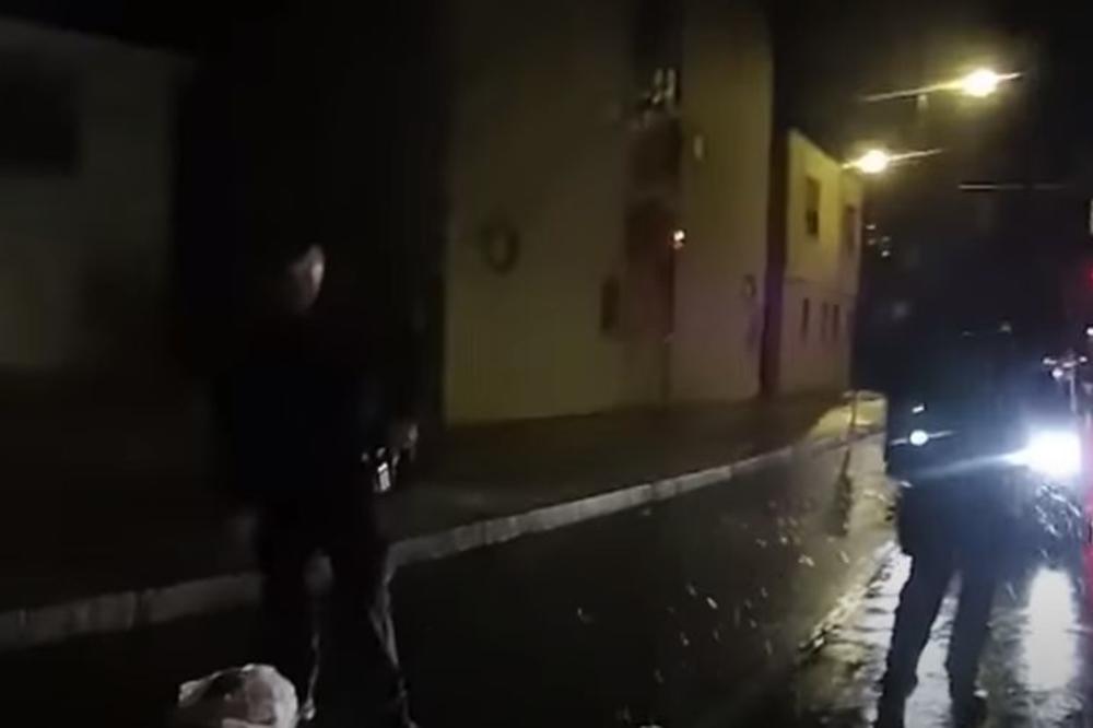 POLICIJA PRIBILA AFROAMERIKANCA UZ TLO U NJUJORKU: Stavili mu kapuljaču na glavu, umro je bolnici posle 7 dana (VIDEO)