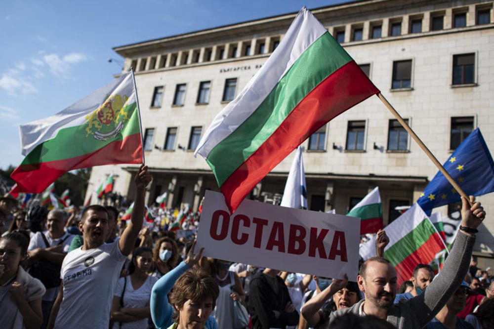 NASTAVLJAJU SE PROTESTI U BUGARSKOJ: U sinoćnjim neredima privedeno 62 fudbalska huligana!