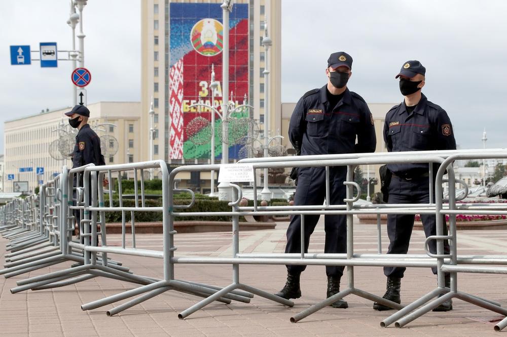 NAPETO U BELORUSIJI UOČI OKUPLJANJA DEMONSTRANATA: Policija u Minsku ograđuje centar pred proteste opozicije