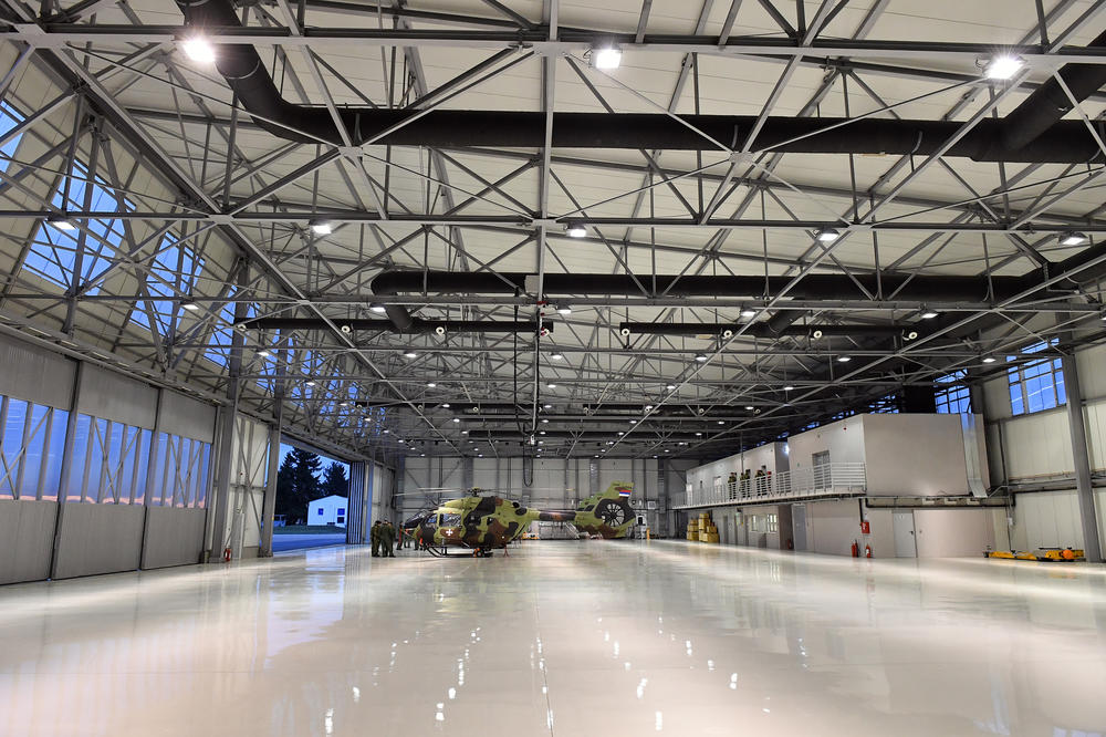 SVE SIJA I MIRIŠE NA NOVO: Pogledajte kako izgleda novi hangar za vojne letelice u Nišu (FOTO)